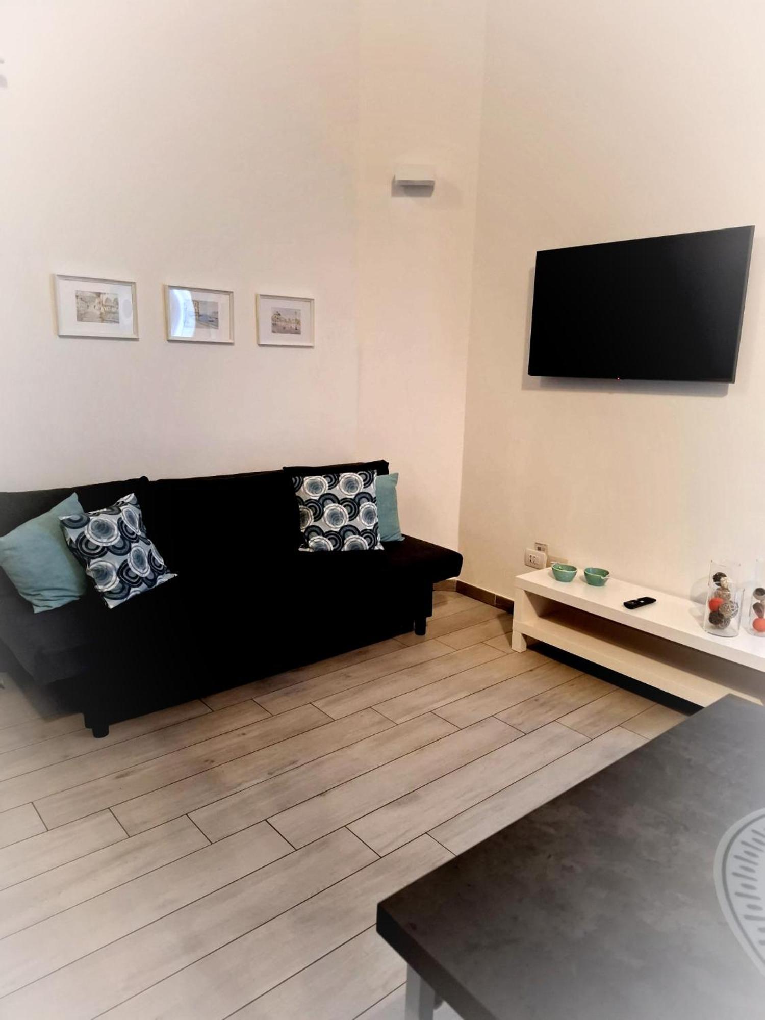 Akihome Portanova Napels Buitenkant foto